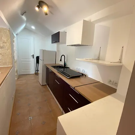 Maisonnette Climatisee Borne Recharge Ds Parc Arbore Proche Ocean Holiday home *